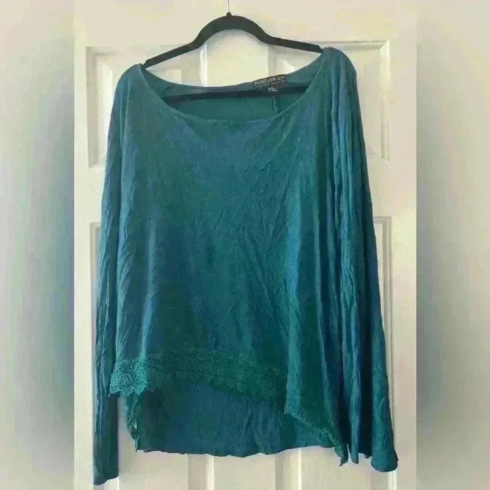 Long sleeve top with lacy accent
